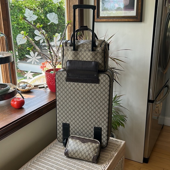 ๐ฆ Gucci GG Supreme Travel Set - Picture 13 of 17